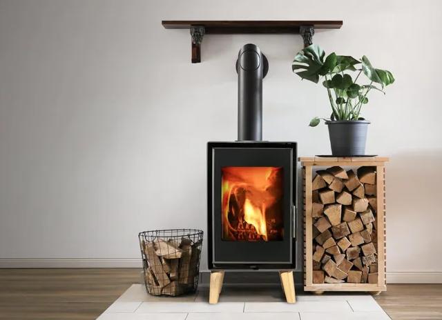 Holzofen raumluftunabhängig - SUPRA Jacco Holzfüße 4,8 kW